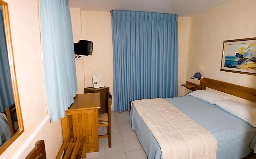 Hotel Marinella Pizzo  Zimmer foto