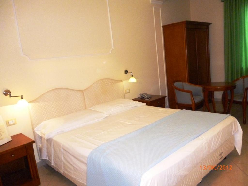 Hotel Marinella Pizzo  Zimmer foto
